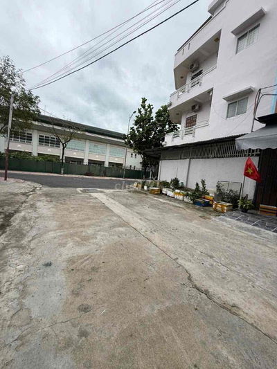 Bán nhà 4 tầng ở đường  Ô Tô - Lê Thanh Nghị - Gần đường Dã Tượng.