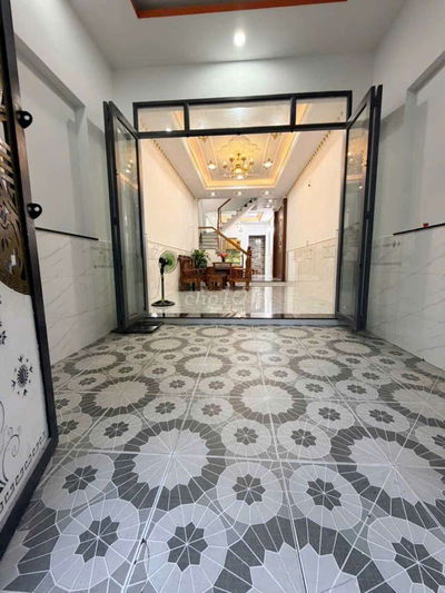 NHÀ 4X18 ,3PH NGỦ , HẺM Ô TÔ TẬN CỬA GẦN CHỢ 26