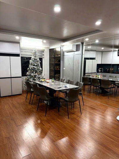 Nguyễn Ngọc Nại 6 tầng thang máy - 40m2- oto đỗ cạnh nhà.