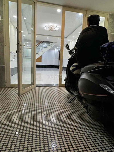 Nhà nguyên căn. Xe hơi ngủ trong nhà. 3PN.4WC. Video và Hình thật 100%