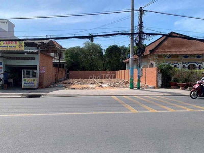 Bán lô đất mặt tiền CMT8, sát Mầm Non Bên 2km DT150m2 mặt tiền đường