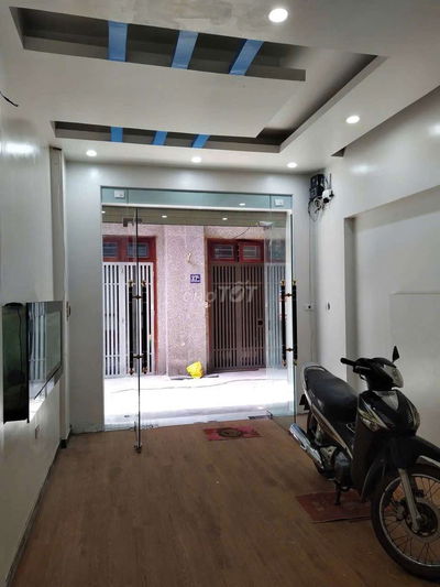 Nhà 5 tầng cho thuê cách 21 Lê Văn Lương 100m