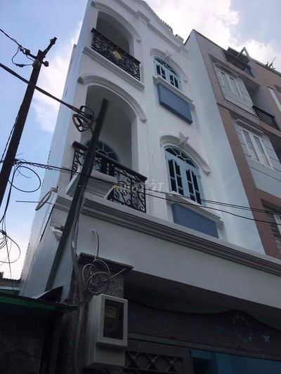 phòng trọ giá rẻ có máy lạnh , nước nóng lạnh Q.4