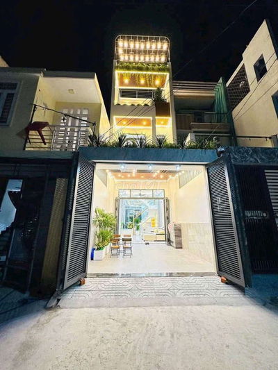 Hẻm 10m , sát chợ , 3 tầng . Chỉ nhỉnh 6 tỷ