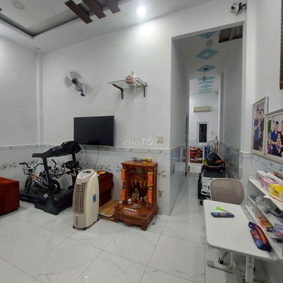 Nhà 5x18 ,ôtô ngủ trong nhà ,gân coopmat PHAN VĂN HỚN TRƯƠNG CHINH TL