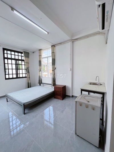 PHÒNG MỚI FULL NỘI THẤT BAN CÔNG RỘNG THOÁNG FREE WF + GỬI XE