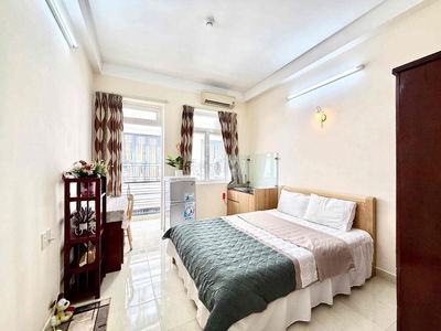 CHDV Quận 10 - Full Nội Thất - Cửa Sổ Lớn - Ban Công-Vòng Xoay Dân Chủ