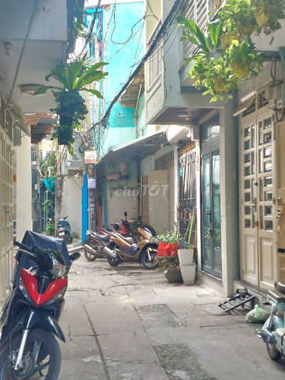 4T,Ỷ7 • HẺM 3M • LẠC LONG QUÂN, NI SƯ HUỲNH LIÊN. 2TẦNG, 3PN.