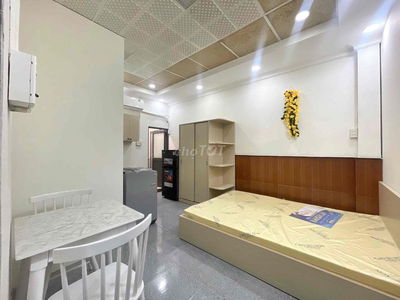 CHO THUÊ PHÒNG NGAY NGÃ TƯ PHÚ NHUẬN STUDIO CÓ THANG MÁY FULL NỘI THAT