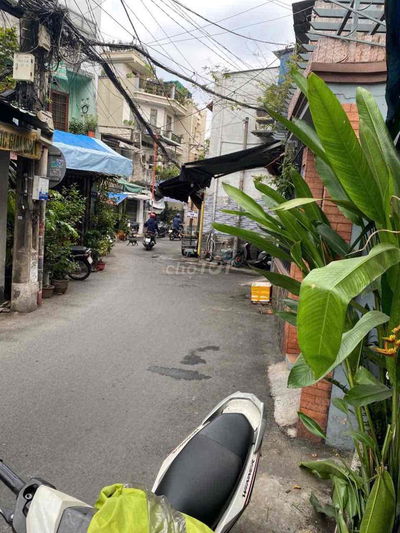 Ngay chợ Gò Vấp  - Đường xe tải thông - Nhà 1 lầu - Chỉ hơn 4 tỷ