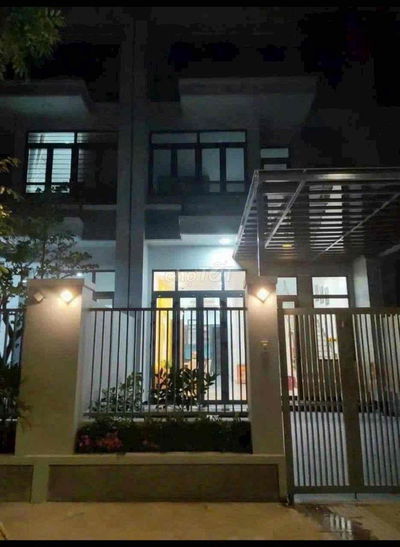 Cho thuê nhà 1 trệt 2 lầu Thương Mại Dịch Vụ Phú Mỹ Đầy Đủ Nội Thất