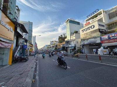 Cho thuê nhà 2 mặt tiền Phan Đình Phùng đối diện chợ Phú Nhuận DT 200m2 chỉ 125 triệu/ tháng