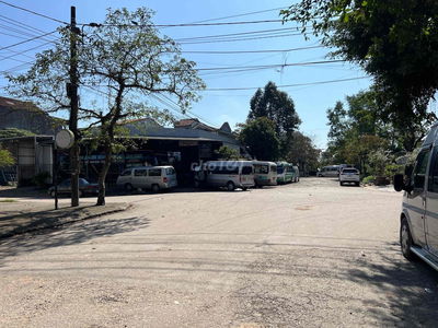 Mặt bằng thoáng rộng thích hợp để kinh doanh .