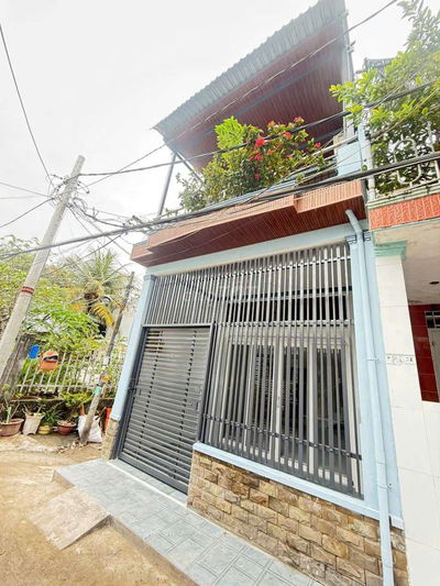 Nhà bán kế bến xe Q8