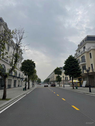 Shophouse Sao Biển xẻ khe, 2 mặt tiền đường thông 20m, đối diện công viên 7,5ha và 9 tòa chung cư.