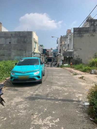 Bán đất ngay UBND P. Long Trường, hẻm xe hơi giá 4,4 tỷ/94m2 (5x19)