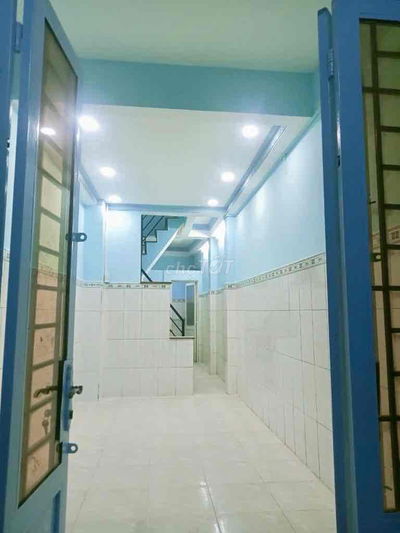 Nhà gần ĐẦM SEN chưa tới 100tr/m2 - 2 tầng 3 phòng ngủ - hẻm thông