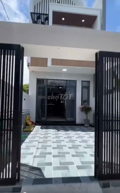 BÁN NHÀ LẦU SỔ RIÊNG. GẦN 100M2 GẦN TRƯỜNG LÁI BỬU LONG