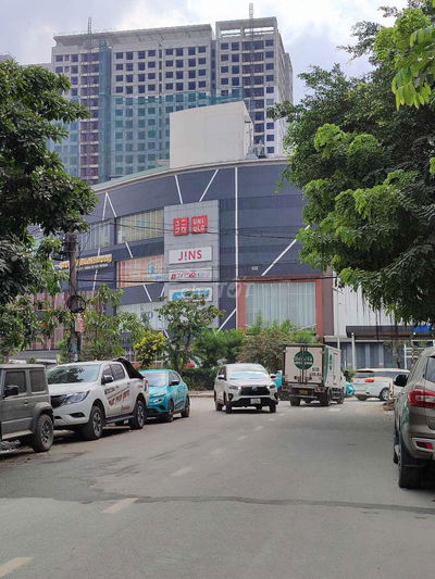 Cho thuê tòa nhà 20*20m hầm trệt ba lầu ngay aeon bình tân