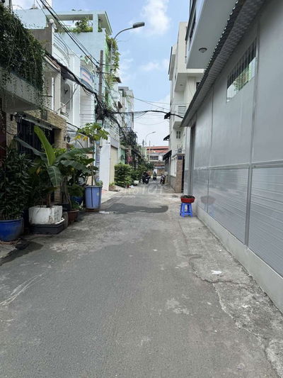 NHÀ ĐẸP 2 LẦU - NỘI THẤT CƠ BẢN - ĐƯỜNG XE HƠI TỚI NHÀ .