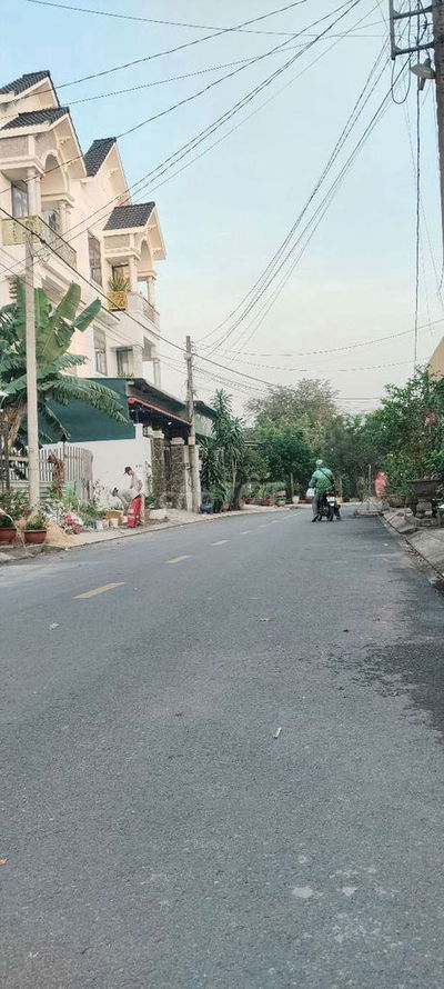 BÁN NHÀ MẶT TIỀN GẦN ĐƯỜNG TRẦN VĂN MƯỜI 5M X 22M ĐÚC 1 LẦU