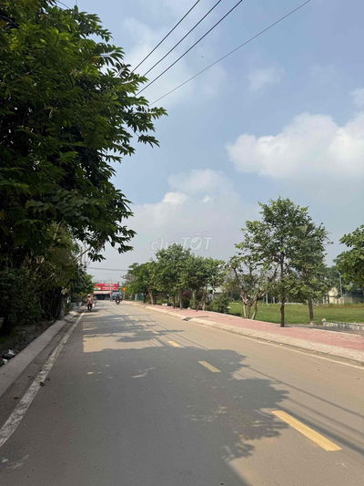 NGAY KHU PHÂN LÔ GẦN VINHOME Q9 - Đ. NGUYỄN XIỂN - DT 67M2