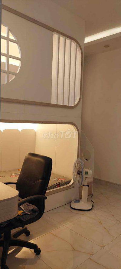 Chủ gấp bán nhà 4T gần Tô Ngọc Vân, DTSD 150m2, Thủ Đức, 5,8 tỷ