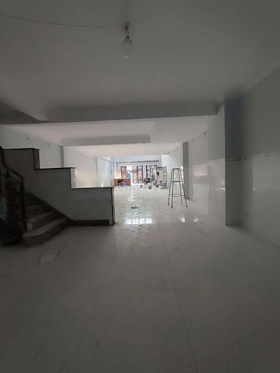 Nhà 6*25  bốn lầu quốc lộ 1a giáp khu tên lửa