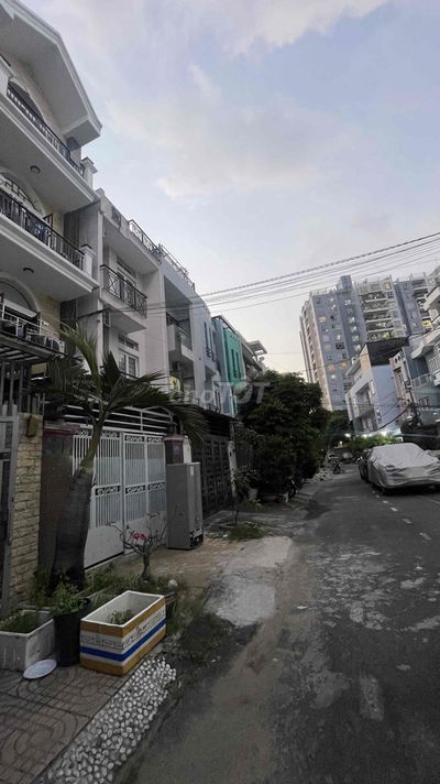 Nhà Cao Cấp Trịnh Đình Trọng – Bảo Vệ 24/24 – Hẻm 20m – 4x20m