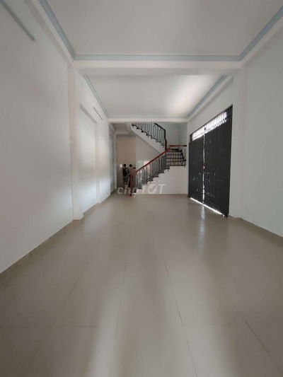 Cho thuê nhà gốc 2mt khu tên lửa một trệt một lầu gốc rộng