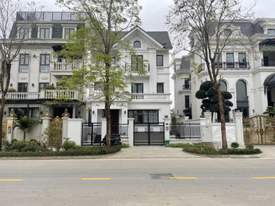 Chính chủ cần bán biệt thự Ciputra siêu đẹp, vườn hoa phía trước, công viên phía sau, sổ đỏ cc