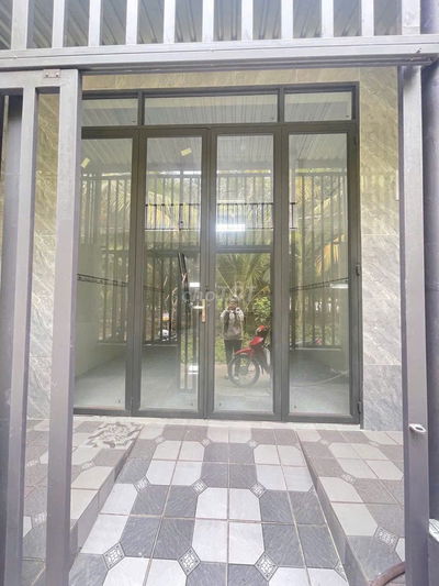 nhà 2,5 triệu mới 100 % gần cầu Bình Thủy 2