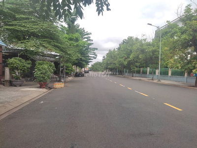 Nhà phố Q.2 5x20 gồm 1 trệt 2.5 lầu đường lớn 20m giá 12.5 tỷ