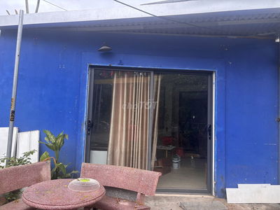 Nhà mặt tiền ở gia đình