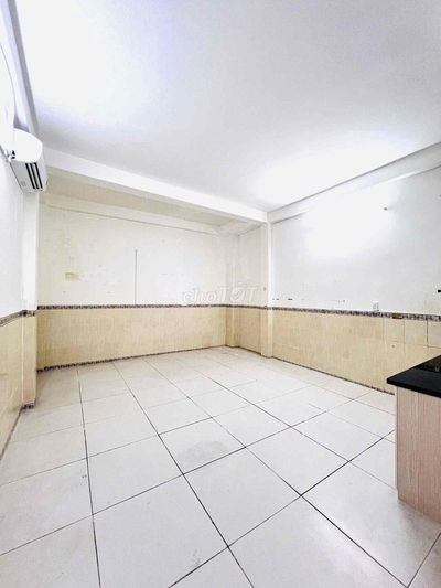 Phòng trọ ngay mặt tiền, khóa vân tay, giờ giấc tự do