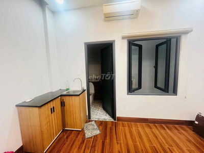 Phòng trọ ngay mặt tiền, có thang máy, nhà xây mới vào ở ngay