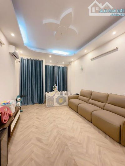 PHÂN LÔ, HƠN 15 TỶ– BÁN NHÀ HOÀNG VĂN THÁI, 48m2x3T LÔ GÓC – Ô TÔ TRÁNH, KINH DOANH.