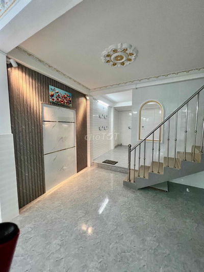 bán nhà 1trệt 1 lầu ngang 4.1 nở hậu 5.5. dài 15m. Sổ hồng riêng