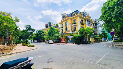 GIA đình bán nhà MẶT PHỐ ngay Đầu LÁNG HẠ LÊ VĂN LƯƠNG Lô Góc 3 Thoáng