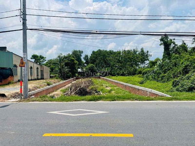 Kẹt tiền bán gấp đất mẹ cho cất nhà mặt tiền nhựa