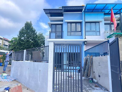 Cho thuê căn góc, 2PN, 2WC, mới 100% Oasis City - Gần Đại học Việt Đức