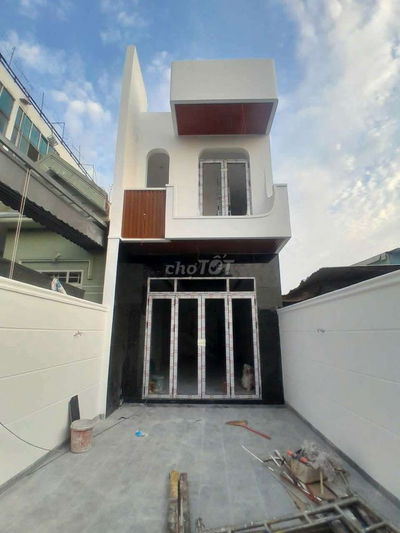 Nhà trệt 1 lầu sắp hoàn thiện, DT: 4x22, thổ cư: 100%, 3PN, 2WC