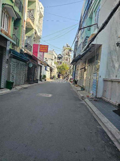 Xe hơi ngủ trong nhà - Nguyễn Hồng Đào - Bàu Cát - 80M2 - 4 Tầng