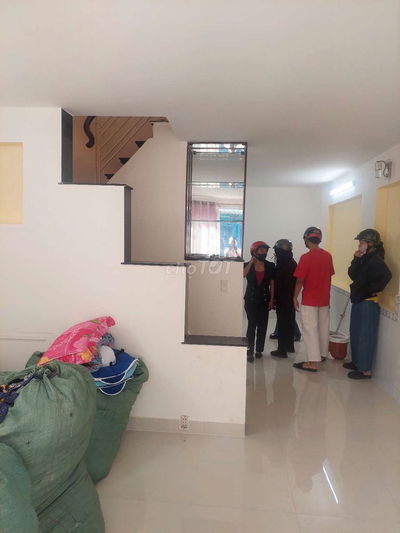 Cho thuê nhà đường Phạm Hùng C7 DT.4m3×8m5 }1Lầu 2Phòng 1wc hẽm xe tải