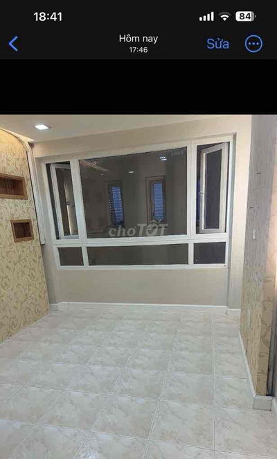 nằm ngay đường 3/2,thuận tiện đi các quận,cách hẻm xe hơi 200m