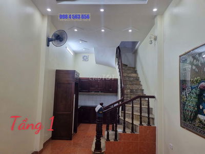 Em gái nhờ đăng tin cho thuê nhà