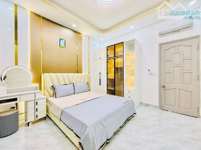 Bán nhà đang cho thuê 15tr/ tháng ngay Lê Văn Sỹ, Phú Nhuận, giá 2 tỷ 419tr, sổ riêng