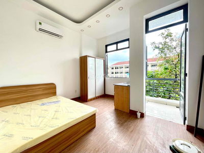 Khai Trương Studio Ban Công - Cửa Sổ Cạnh Văn Lang
