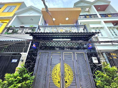 Cần bán nhà Đang ở nhà đẹp vào ở liền gần Phú Mỹ Hưng quận 7