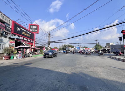 Gần QL1, Mặt tiền 2 oto tránh nhau - Dân ở đông nghẹt (Sổ sẵn, ko QH)